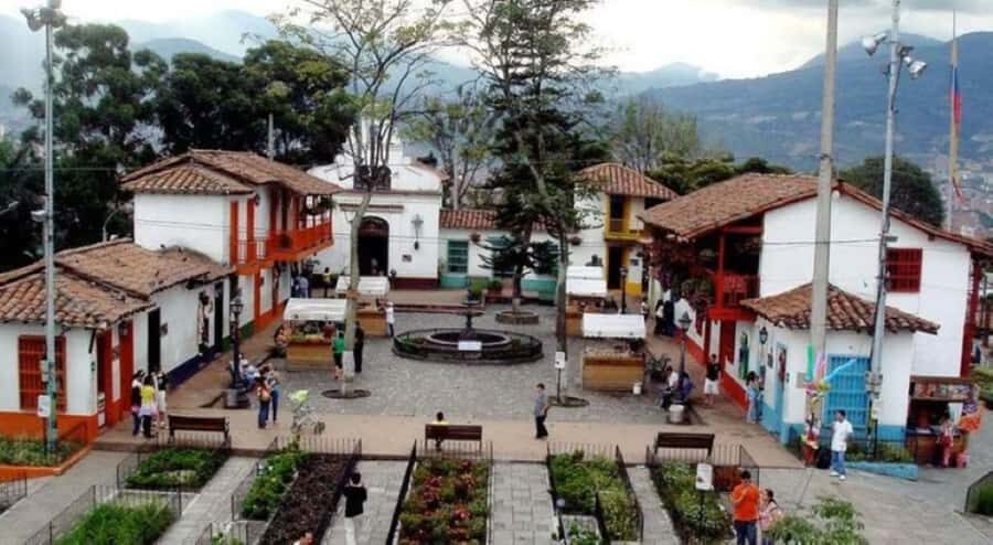 4-Hour Medellin, Envigado & Sabaneta Three County Tour - Envigado Downtown: 300 Years of Church History Meets Real Street Life