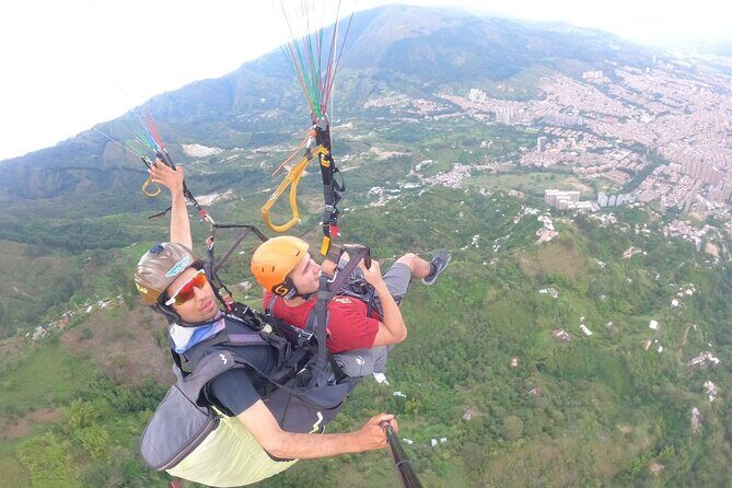 4 Hours Paragliding C13 with Transportation - San Félix Mountain paragliding: the main event you’re paying for