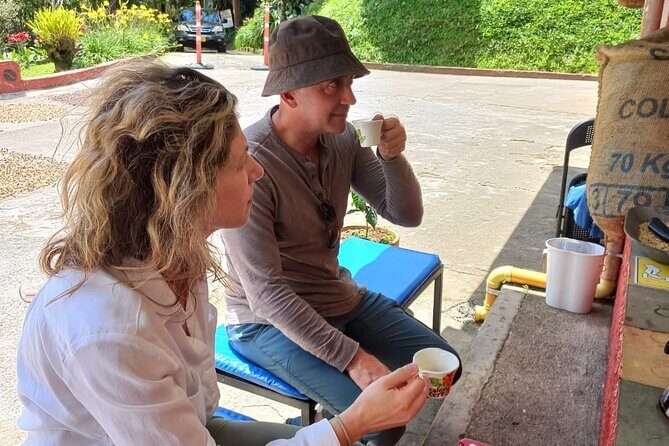 5-Hour Coffee and Pablo Express Mix Tour in Medellín - About the guides and what their approach usually feels like