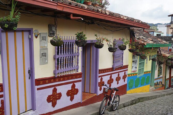 90 Minute Walking Tour of Guatapé - Why Astrid’s local perspective makes this tour special