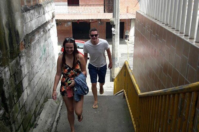 Advanced package Pablo Escobar tour including C13 and barrio PE aprox 8 hrs - The guide and the private-tour advantage