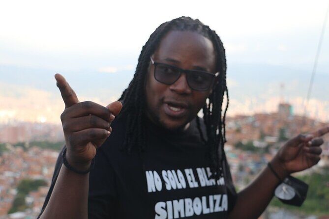 African Music Roots Private Tour in Comuna 13, Medellin - Stop 1: Estación metro San Javier and the entry into Comuna 13