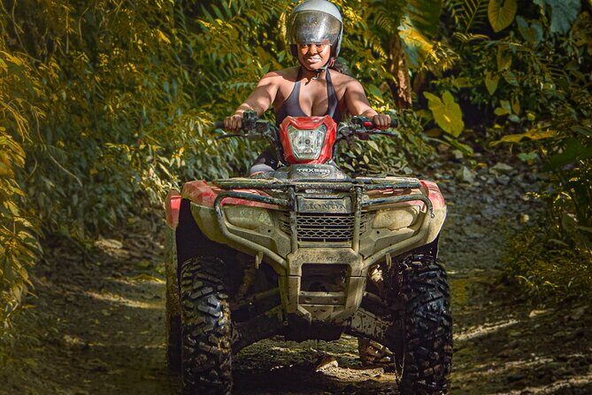 Atv or quats Tour adventure Quads tour in MEDELLÍN - Getting kitted up: boots, protections, and raincoats