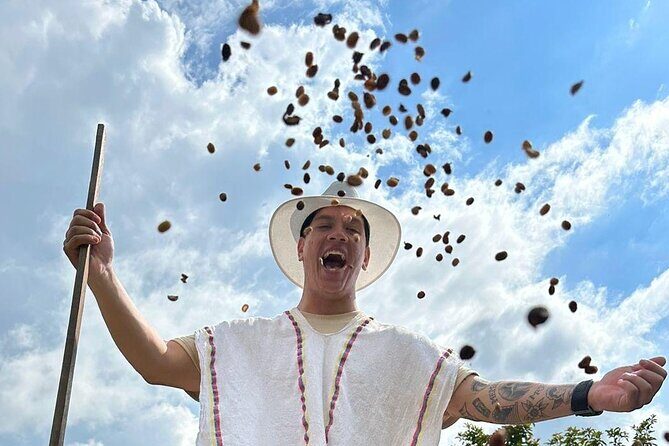 Bilingual coffee tour 30 minutes from Medellin, all inclusive - The fun parts: coffee picking, tastings, and being “graduated”