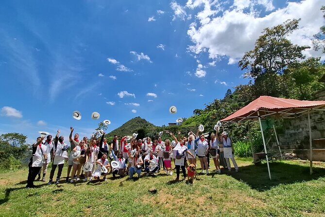 Bilingual coffee tour 30 minutes from Medellin, all inclusive - Food included: coffee drink, banana with cheese, and a Paisa lunch