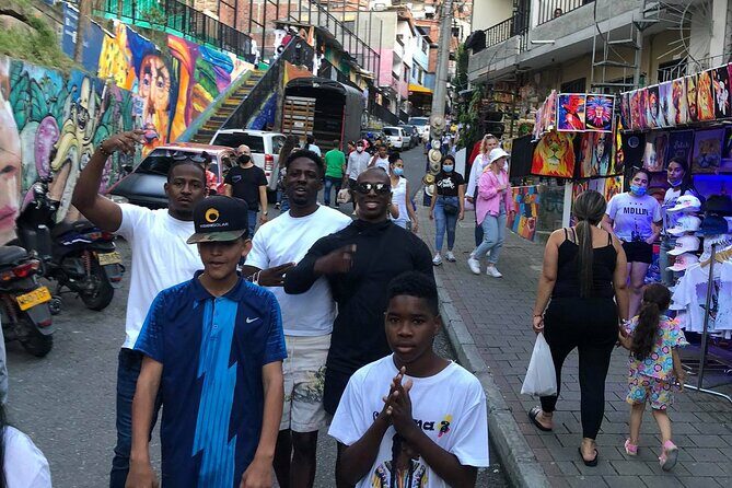 city tour with Guatape - The early Medellín start: Botero Square and Pueblito Paisa views
