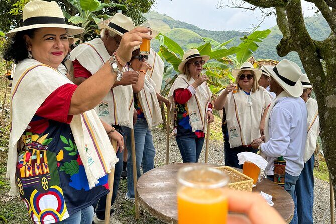 Coffee and Exotic Fruit Tour in the Medellin Mountains - Dressing like an Antioquian peasant: why it actually helps