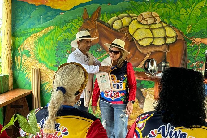 Coffee and Exotic Fruit Tour in the Medellin Mountains - Typical sayings, peasant culture, and the role of the guide
