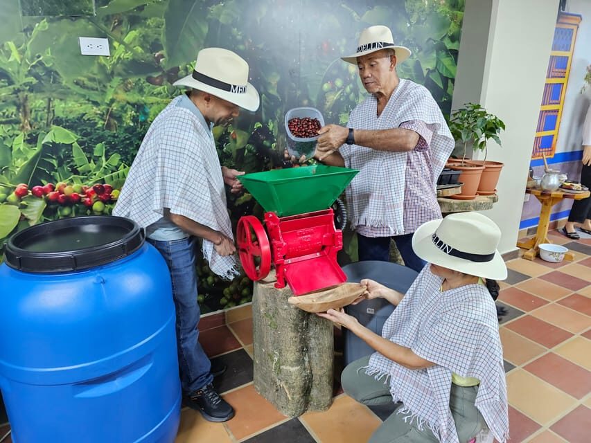 Coffee Experience with roasting show in Comuna 13 - Key highlights worth your attention