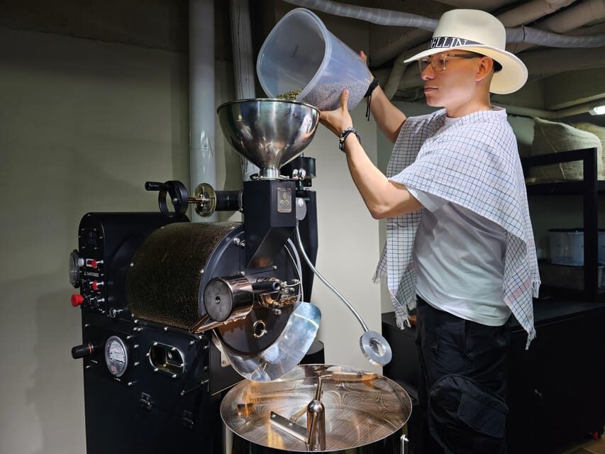Coffee Experience with roasting show in Comuna 13 - The Guided Coffee Journey: Learn 3 Farm Processes the Hands-On Way