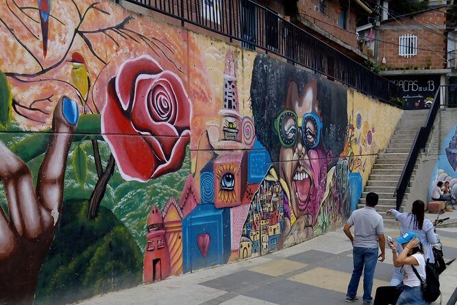 Coffee Tour & comuna 13 & cable car - A 9-hour Medellín day: coffee farm, Comuna 13, and Metrocable