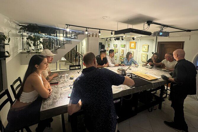 Colombia Essentials; A Journey Through Colombia’s Food & Culture - The art-gallery dining room: look around, it’s part of the program