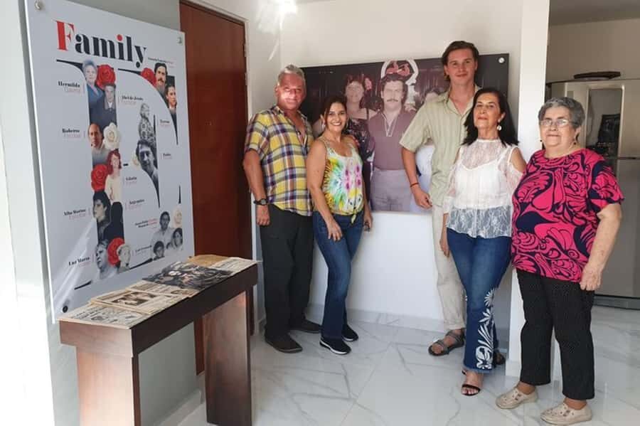 Colombia: Official Pablo Escobar Meet the Family Museum Tour - Guides and Language: Why Anna, Georg, and Gloria Get Mentioned
