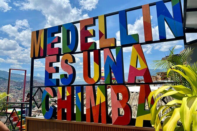 Commune 13 Private Tour; History, Graffitour and Snacks included - Stop 5: The electric escalators of Comuna 13 (6 flights)