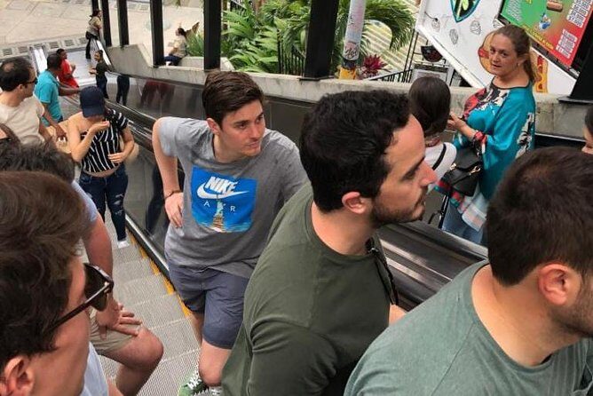 commune thirteen transformation story - Your main stop: Escaleras Electricas De La Comuna 13
