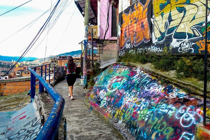 Commune Tour 13 Beyond History and Graffiti - Who should book this Comuna 13 Beyond History and Graffiti tour