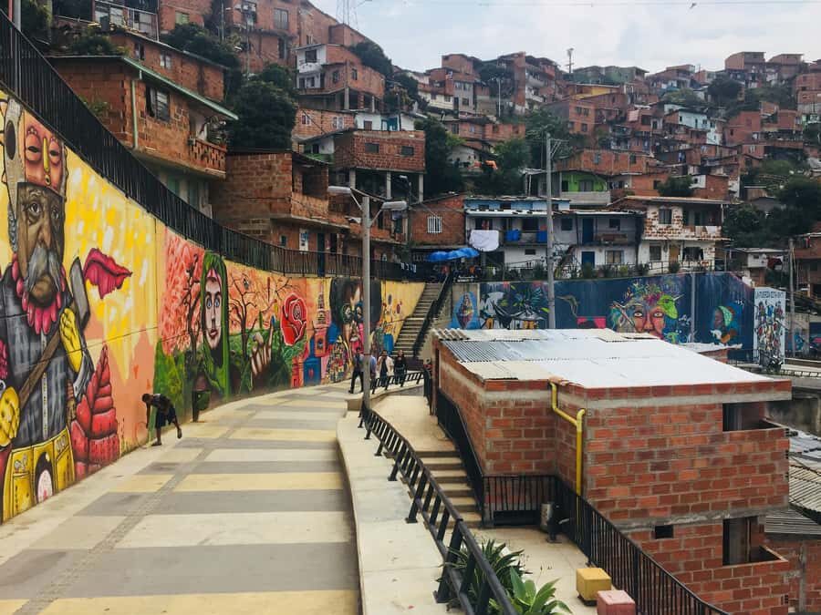 Comuna 13 and Downtown Medellín City Tour - Food and local treats: small tasting, big sense of place