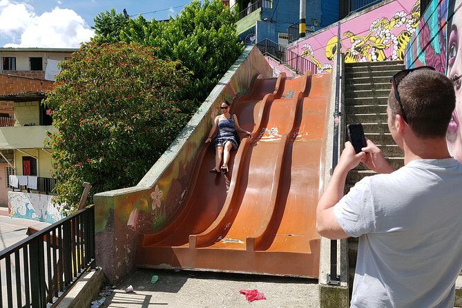 Comuna 13 Graffiti Tour with Metrocable - San Javier Cable Car: The Easiest Way to Get the Big Views