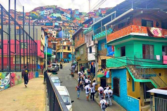 comuna 13 graffitour & cable car - Price and logistics: what $55 buys you in real terms