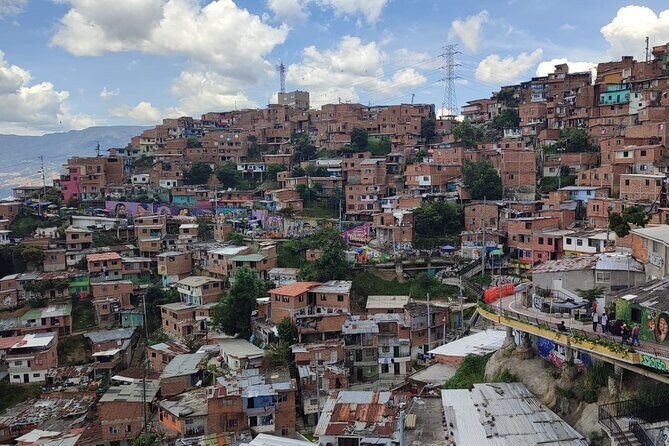 Comuna 13 History and Graffiti Tour with Cable Car - Meeting at El Poblado: start clean, travel smart