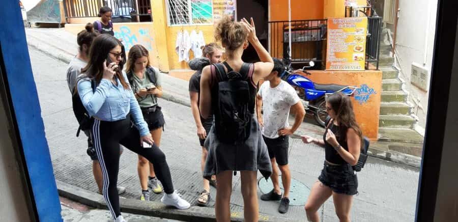 Comuna 13 Neighborhood & Street Art Private Tour - Private format: the value of asking real questions