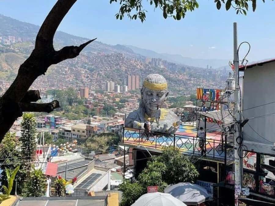 Comuna 13: Recorrido de Arte Urbano, Cultura y Resiliencia - Comuna 13 graffiti route: more than photos, a guided story walk