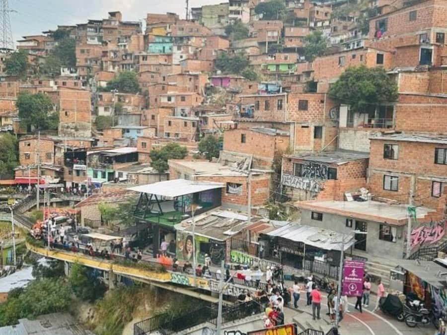 Comuna 13: Recorrido de Arte Urbano, Cultura y Resiliencia - The scenic break and the hop-on hop-off stop on the return