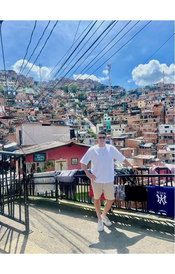 Comuna 13: Recorrido de Arte Urbano, Cultura y Resiliencia - Price and value: how $11 turns into a real guided experience