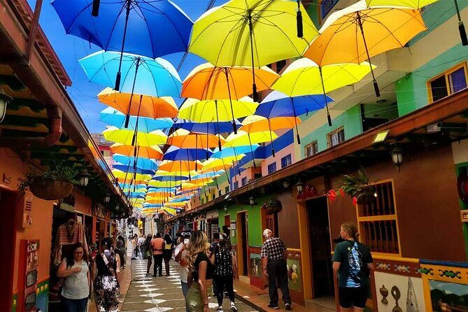 Customizable Guatapé and El Peñol Tour from Medellin - Stop 2 at Piedra del Peñol: the 700-plus steps and the view payoff