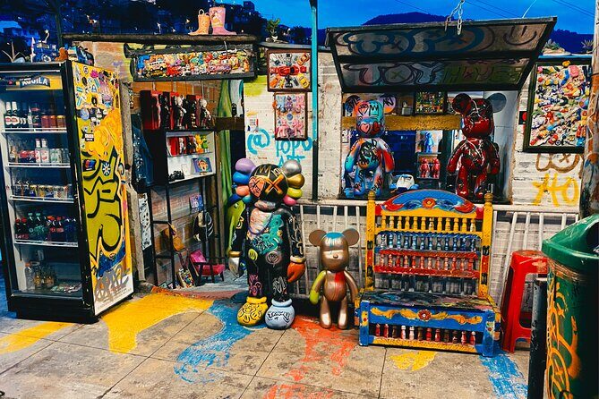 Downtown Medellin, Pueblito Paisa, and Comuna 13 Private Tour - Why This 5-Hour Private Tour Works for First-Timers