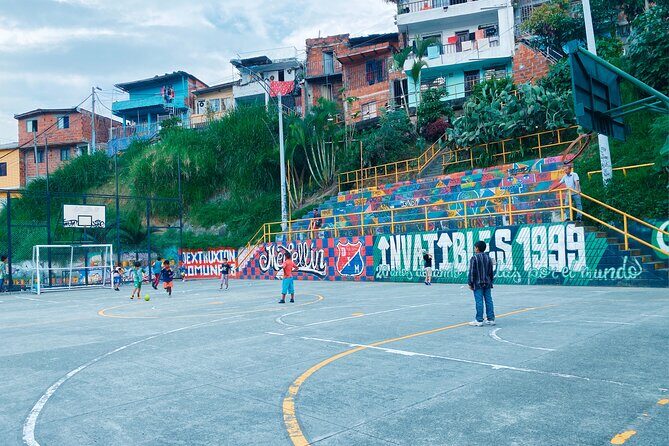 Downtown Medellin, Pueblito Paisa, and Comuna 13 Private Tour - Downtown Medellín: Plaza Botero and Parque Berrío on Foot