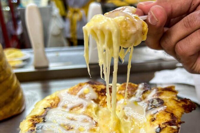 Eat Like a Local: Street Food Tour in Medellín’s Hidden Laureles - Doña Lechona tamales: Banana-leaf comfort you can unwrap