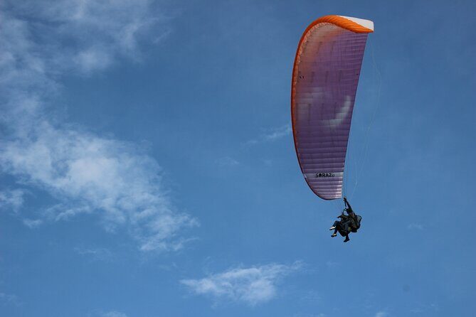 Exciting PARAGLIDING flight from MEDELLÍN over waterfalls - The paragliding flight: short in time, big in payoff