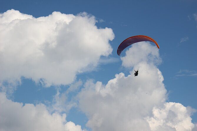Exciting PARAGLIDING flight from MEDELLÍN over waterfalls - How a 5-hour day really works (and why that’s normal here)