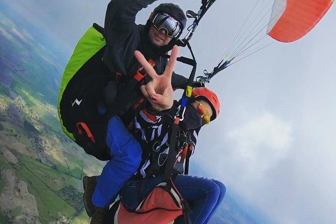 Flying Paragliding Over Medellín - San Félix Is the Scenic Setup for Your Flight