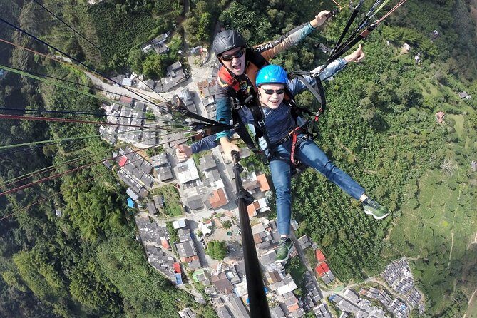 Flying Paragliding Over Medellín - From Hilltop Gear-Up to Safety Briefing