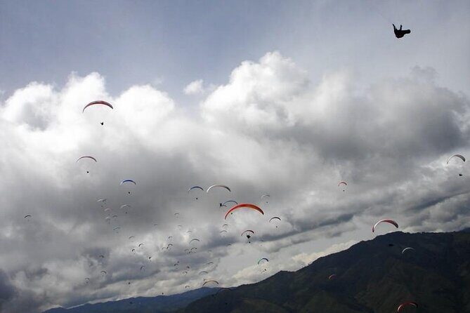 Flying Paragliding Over Medellín - The Medellín Pickup: More Convenience Than You’d Expect
