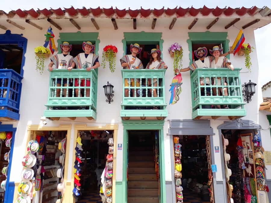From Medellin: Guatapé Day Trip with El Peñol Rock and Lunch - El Peñol de Guatapé: the 700 steps that decide the whole trip