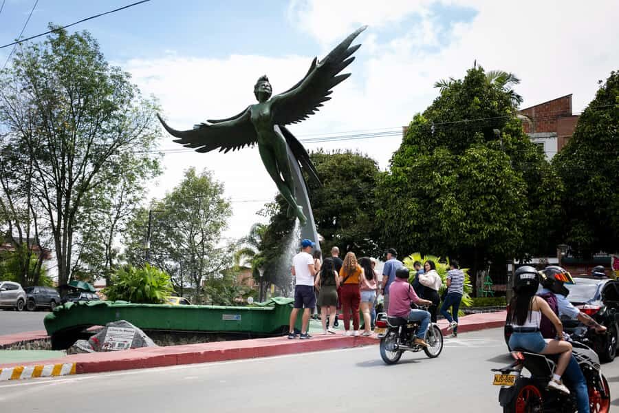 From Medellin: Guatape El Peñol with boat + gastronomic tour - Guatapé village walking: umbrellas, socalós, and real shopping time
