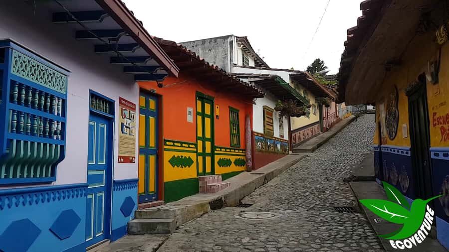 From Medellín: Paragliding Flight and Guatape Tour - FAQ