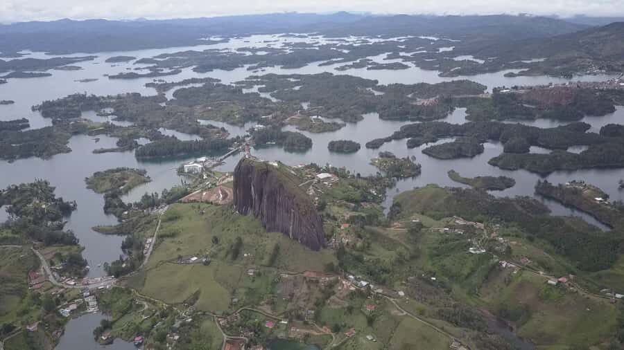 From Medellín: Paragliding Flight and Guatape Tour - The 8-hour schedule and how to make it feel unrushed