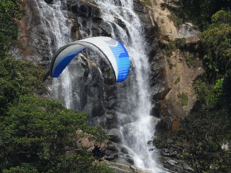 From Medellín: Paragliding Flight and Guatape Tour - Guatapé city walk: where the color has a purpose