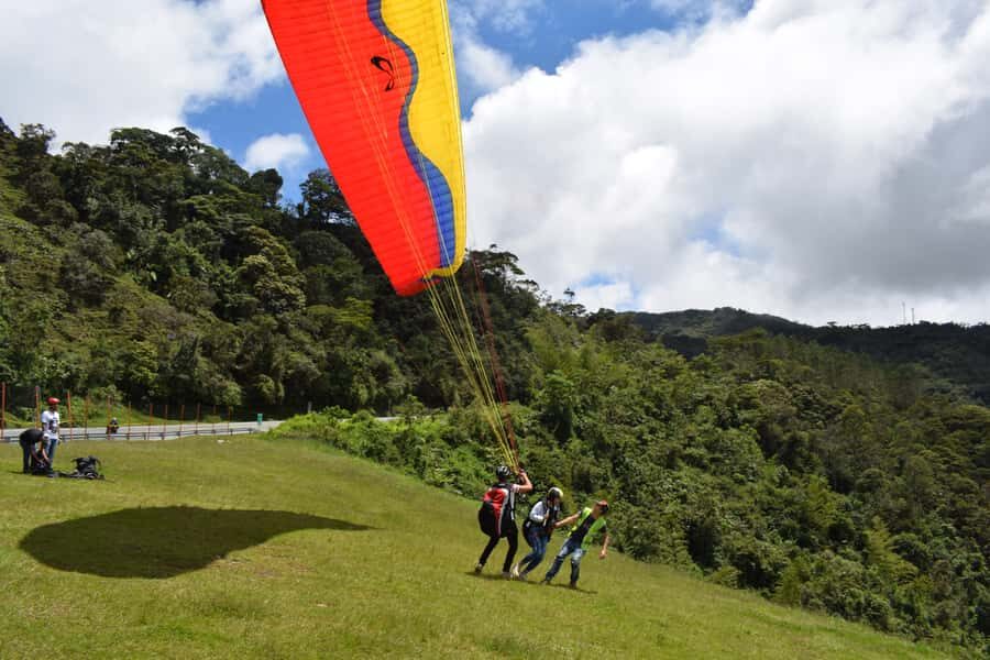 From Medellin: Private Paragliding Tour Over Waterfalls - What you’re actually doing in the air: 10–15 minutes, sometimes up to 25