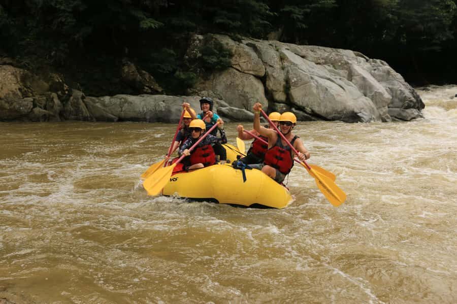 From Medellin: Rafting Experience - Noon break: snacks, regrouping, and why you’ll appreciate the pause