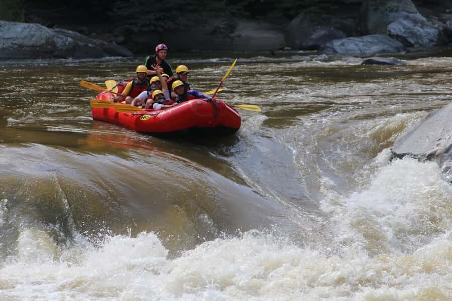 From Medellin: Rafting Experience - Lunch at 2:30 PM or straight back to Medellín
