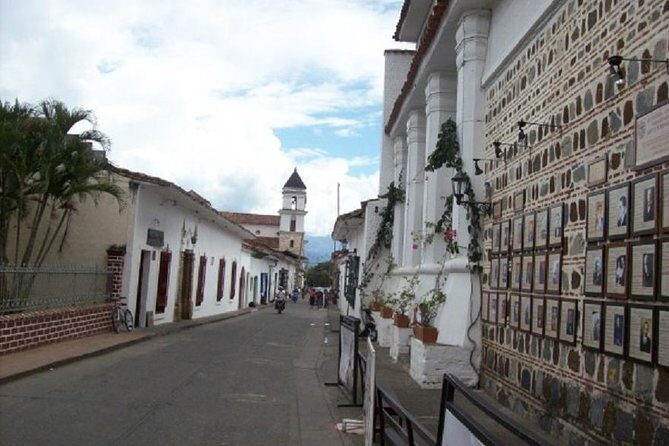 Full-Day Private Colonial Santa Fe de Antioquia Tour - Why Santa Fe de Antioquia feels worlds away from Medellín