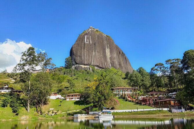 Full-Day Small Group Guatapé Experience - Alto del Chocho: Snack, Juice, and Big Views Before Guatapé