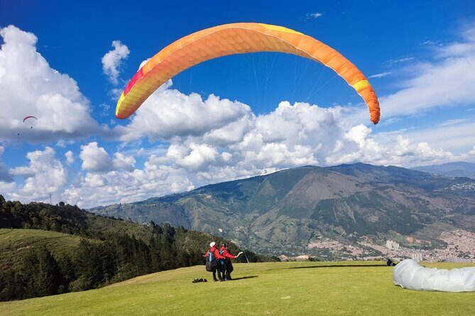 Go Paragliding in Medellín with private transporter service - Key highlights at a glance