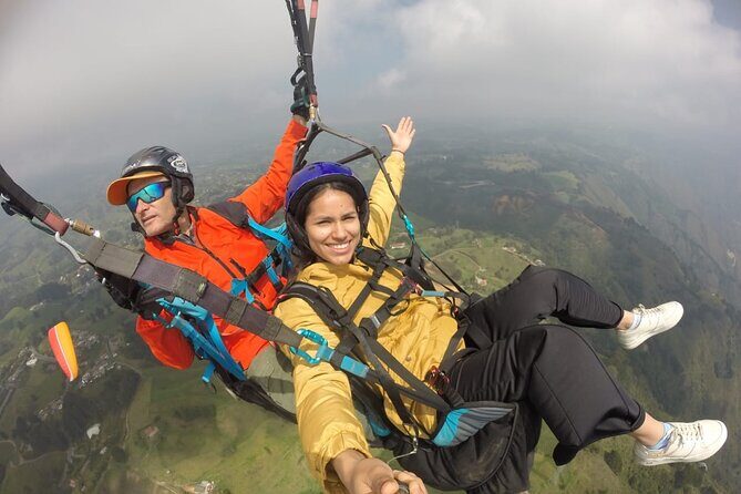 Go Paragliding in Medellín with private transporter service - Price and value: Is $120 worth it in Medellín