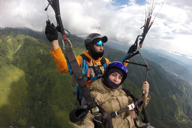 Go Paragliding in Medellín with private transporter service - Who this private Medellín paragliding trip suits best